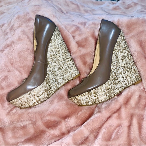 🆕STEVE MADDEN Patent Leather Wedge Heels Sz 7 - Picture 2 of 7